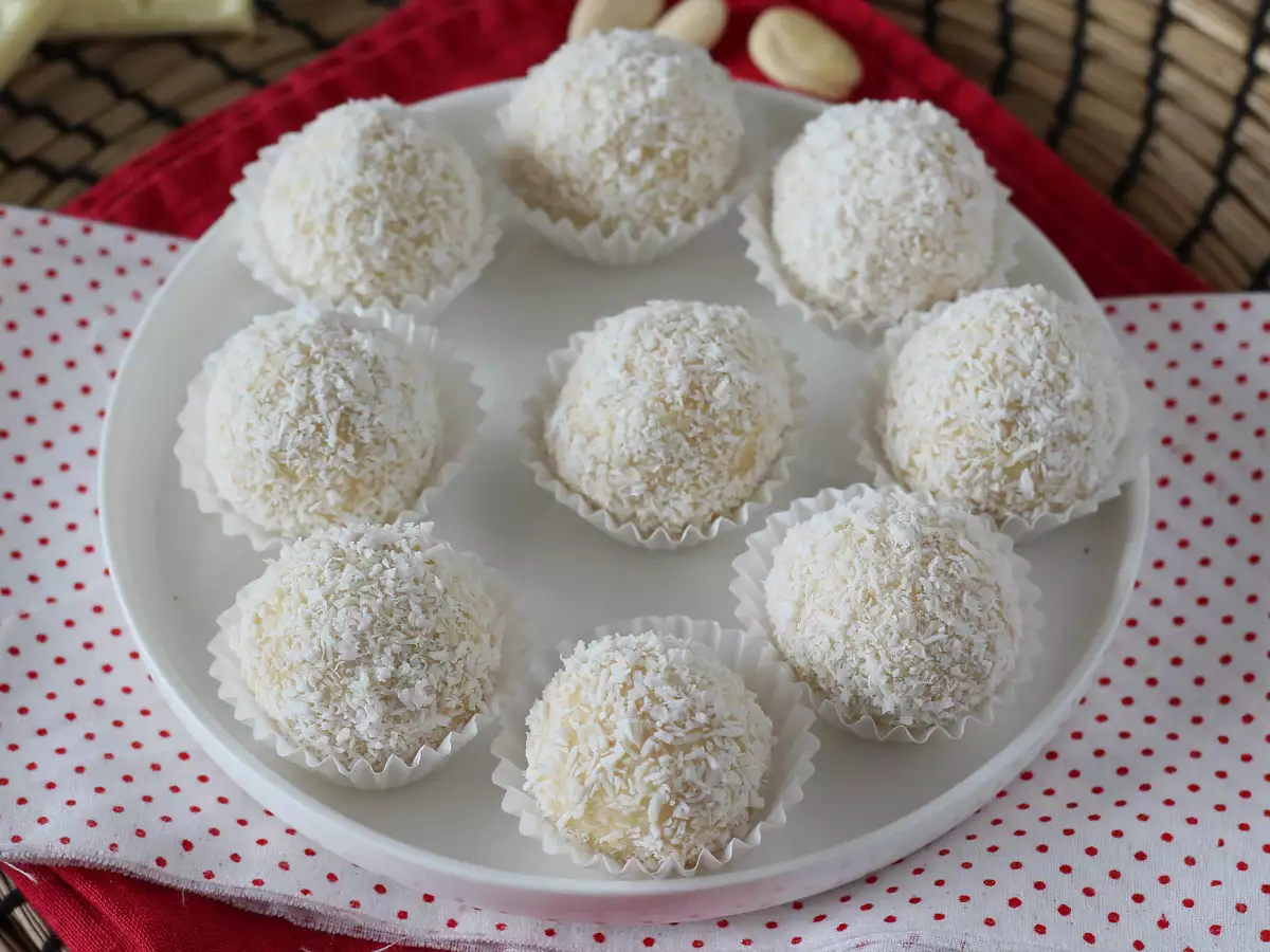 Домашни бонбони Рафаело с бял шоколад - снимка 2