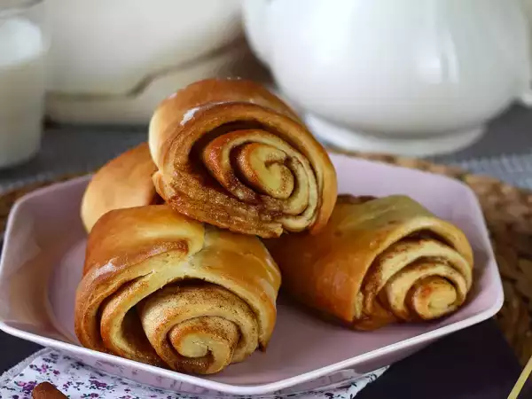 Рецепта Домашни franzbrötchen – немски кифлички с канела