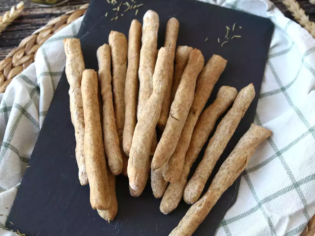 Домашно приготвени гресини с билки: лесни за приготвяне и супер хрупкави! - снимка 4