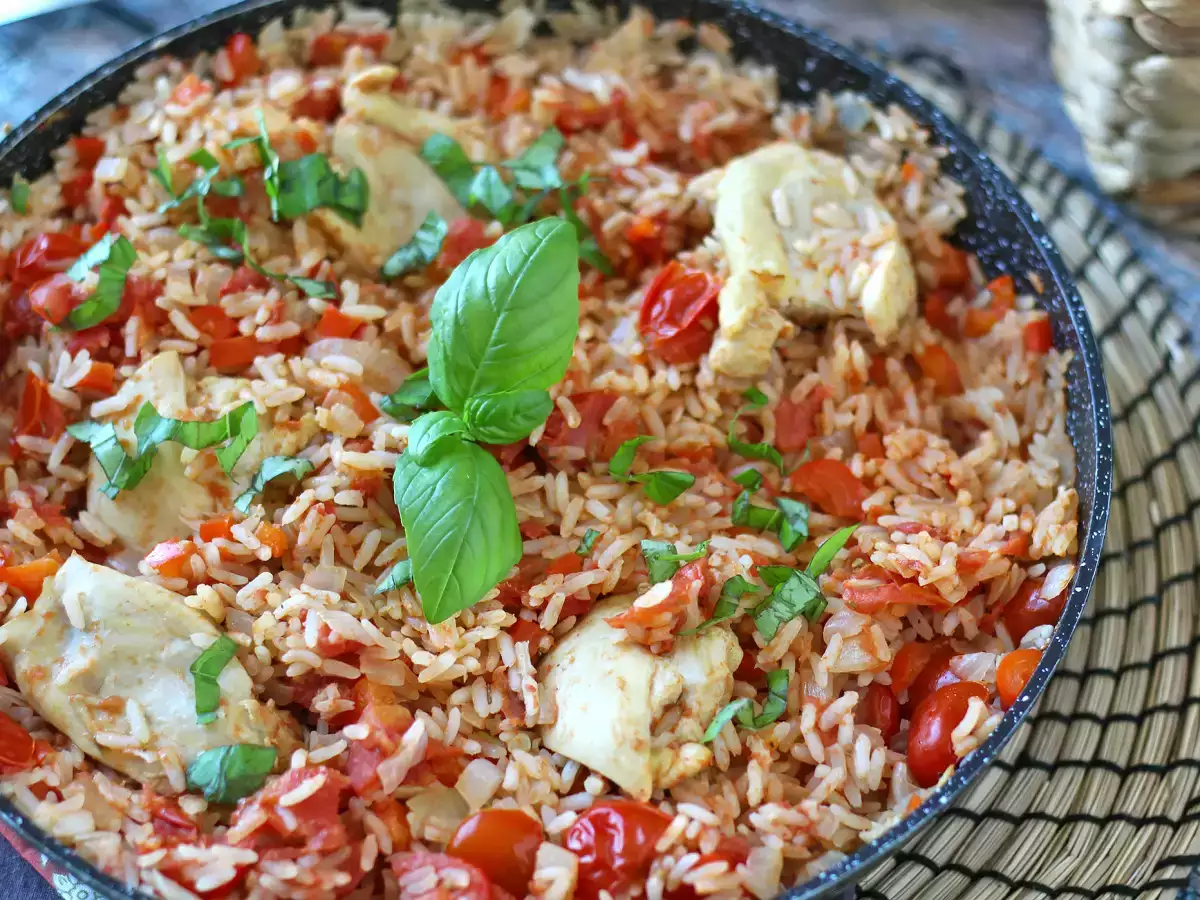 Едноястие с пиле, ориз с домати и чушки - снимка 6