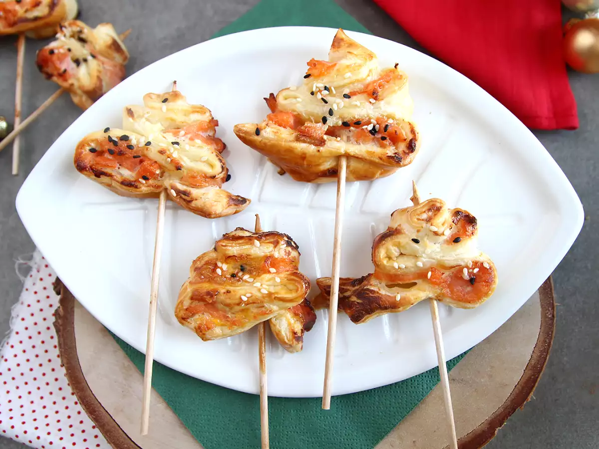 Елхи от бутер тесто с два вида сьомга