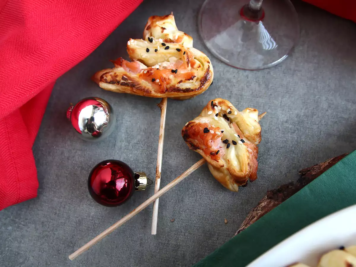 Елхи от бутер тесто с два вида сьомга - снимка 3