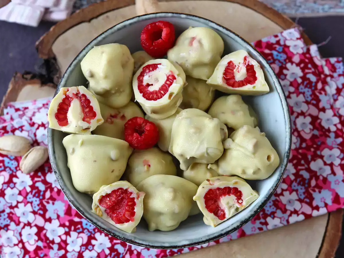 Franui с шамфъстък – вкусни малини с топяща се сърцевина и хрупкава шоколадова обвивка - снимка 3