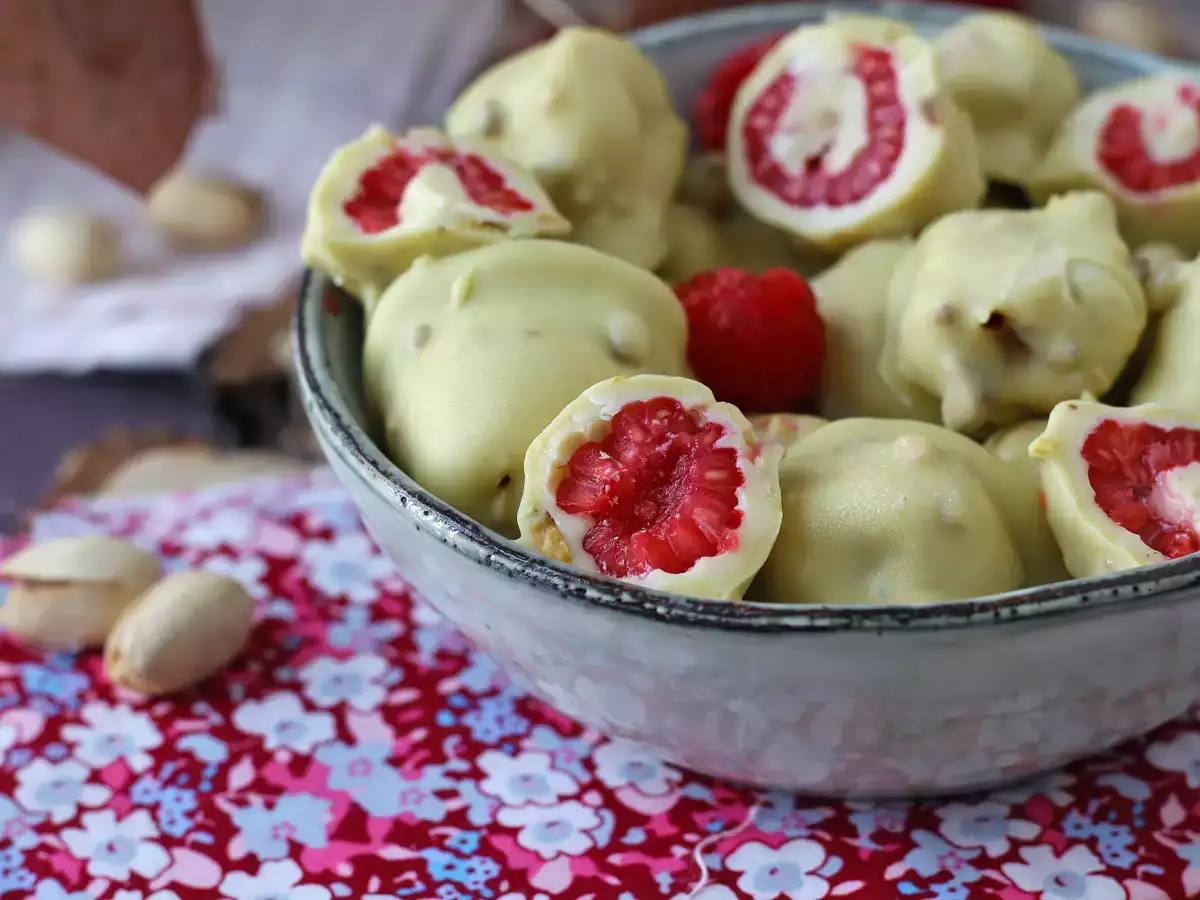 Franui с шамфъстък – вкусни малини с топяща се сърцевина и хрупкава шоколадова обвивка - снимка 4