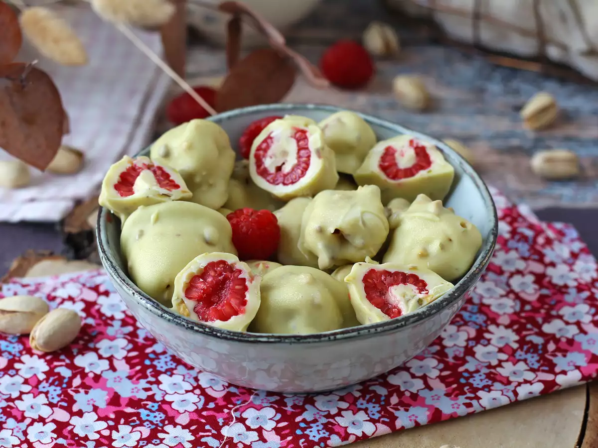 Franui с шамфъстък, вкусно покрити малини, топящи се и хрупкави - снимка 6