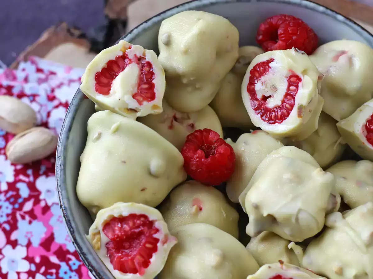 Franui с шамфъстък, вкусно покрити малини, топящи се и хрупкави - снимка 7