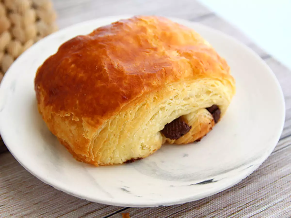 Френски шоколадови кроасани (pain au chocolat / chocolatine) - снимка 2