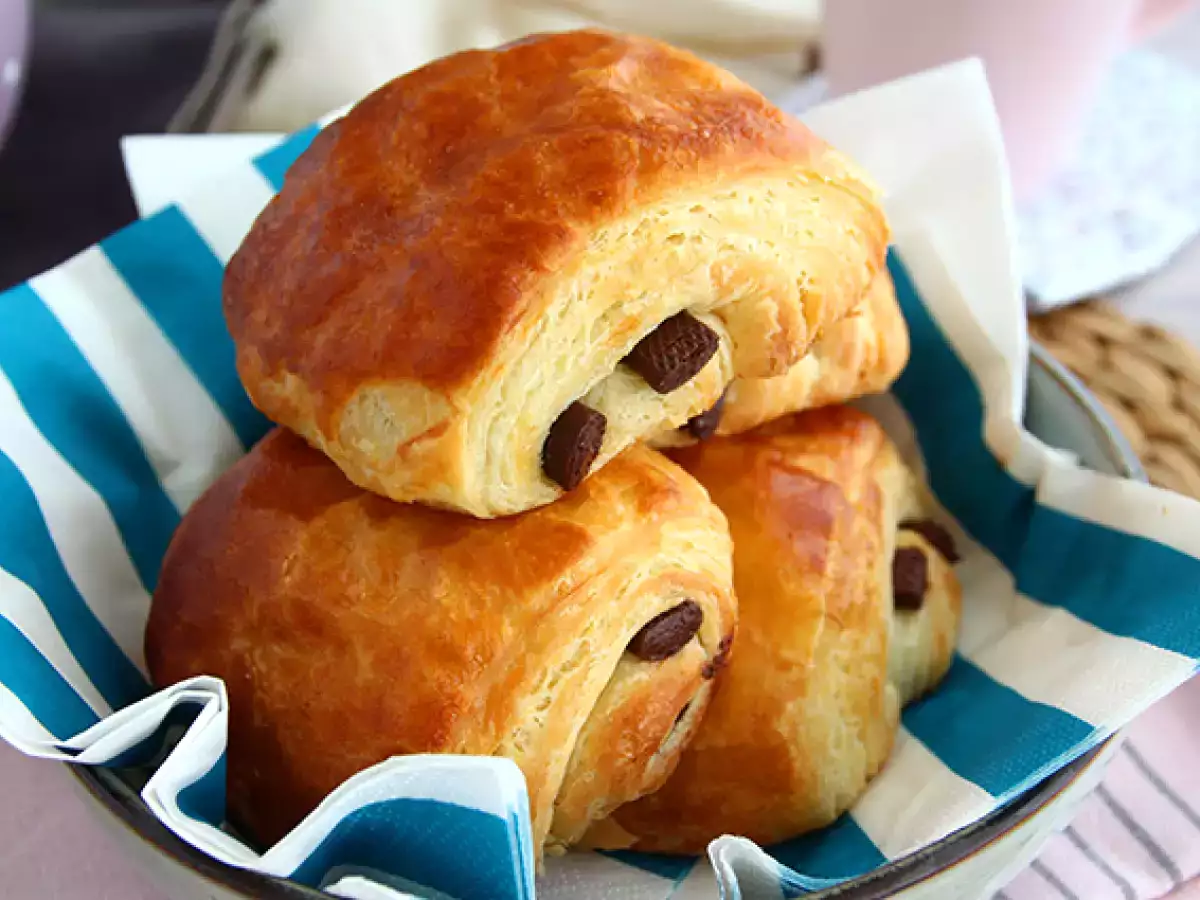 Френски шоколадови кроасани (pain au chocolat / chocolatine) - снимка 3