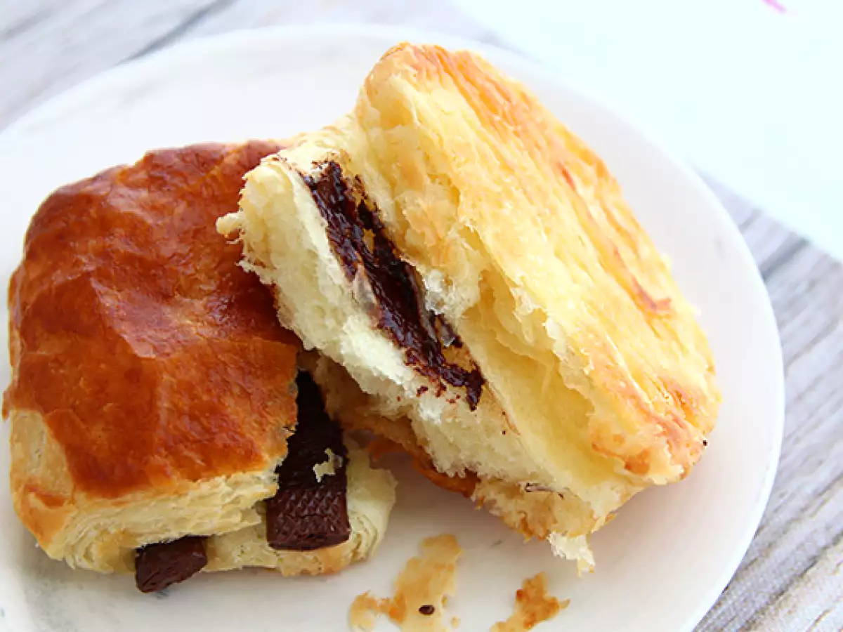 Френски шоколадови кроасани (pain au chocolat / chocolatine) - снимка 4
