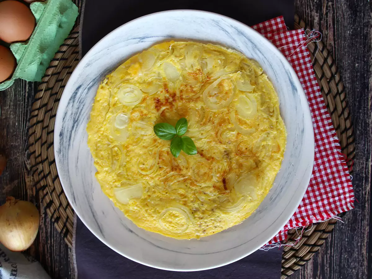 Фритата с лук – вкусна и изключително лесна рецепта - снимка 3