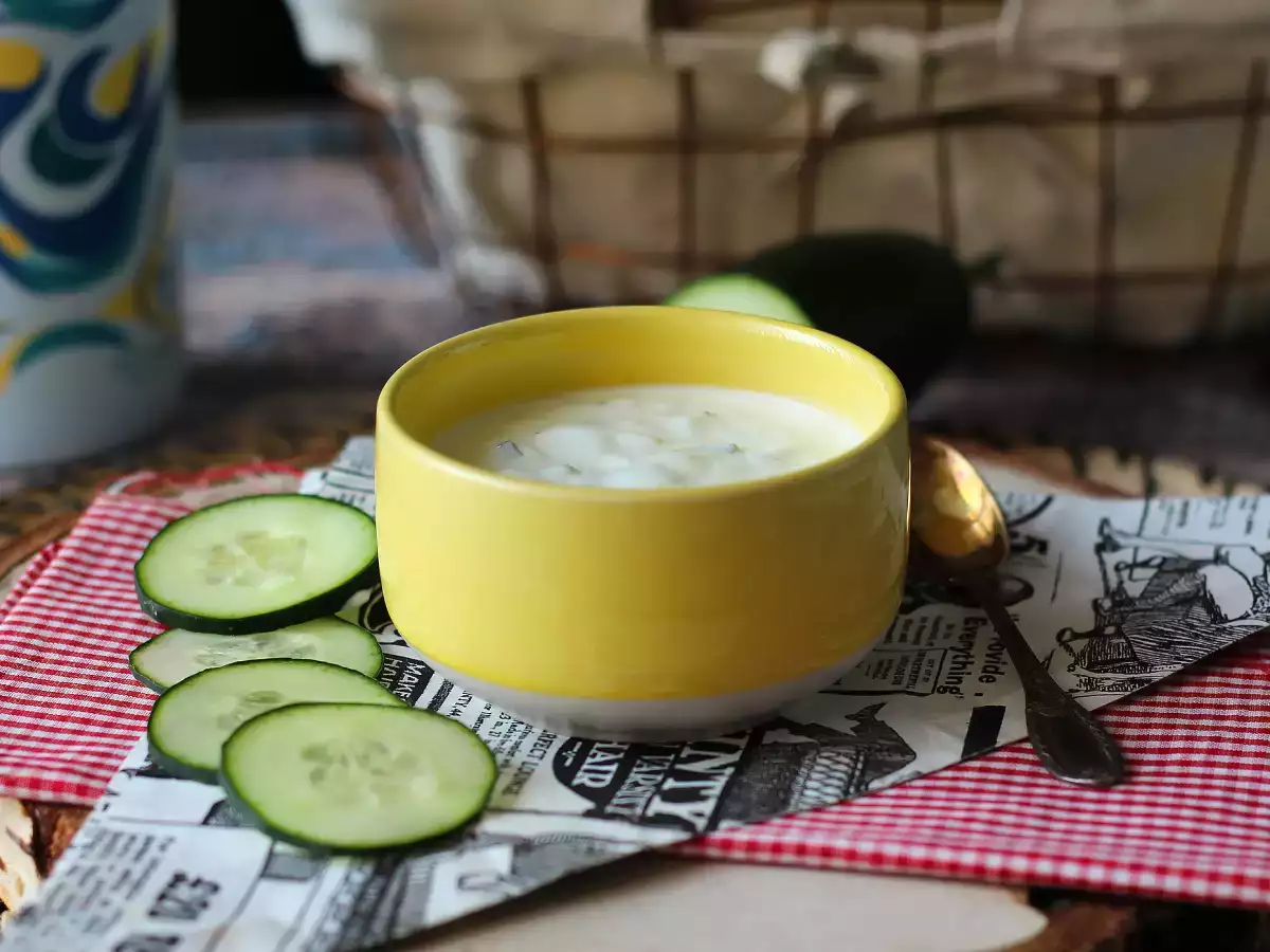 Гръцко кисело мляко, краставици и лук - снимка 4