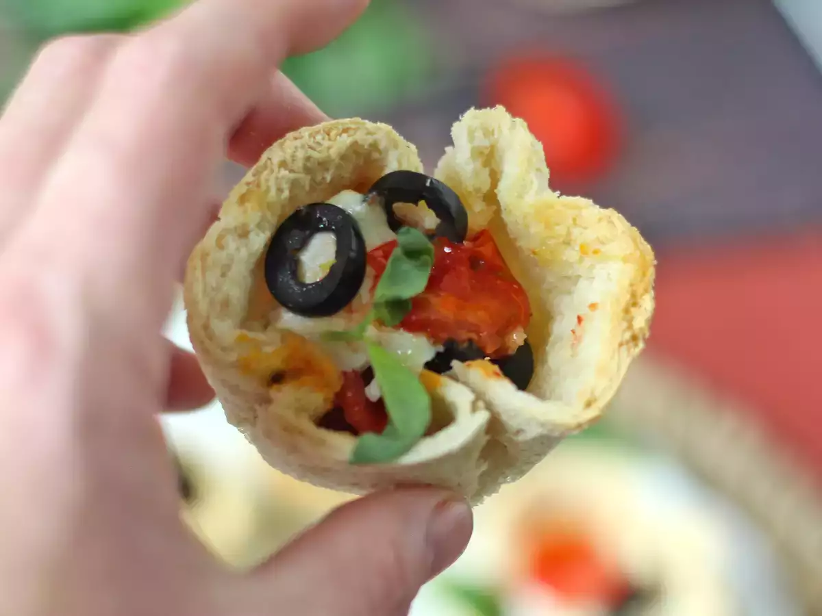 Хлебни кошници с моцарела, чери домати и черни маслини - снимка 5