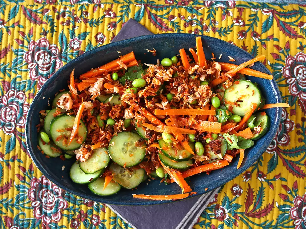 Хрупкава, пикантна салата от сьомга с хрупкав ориз! - снимка 6