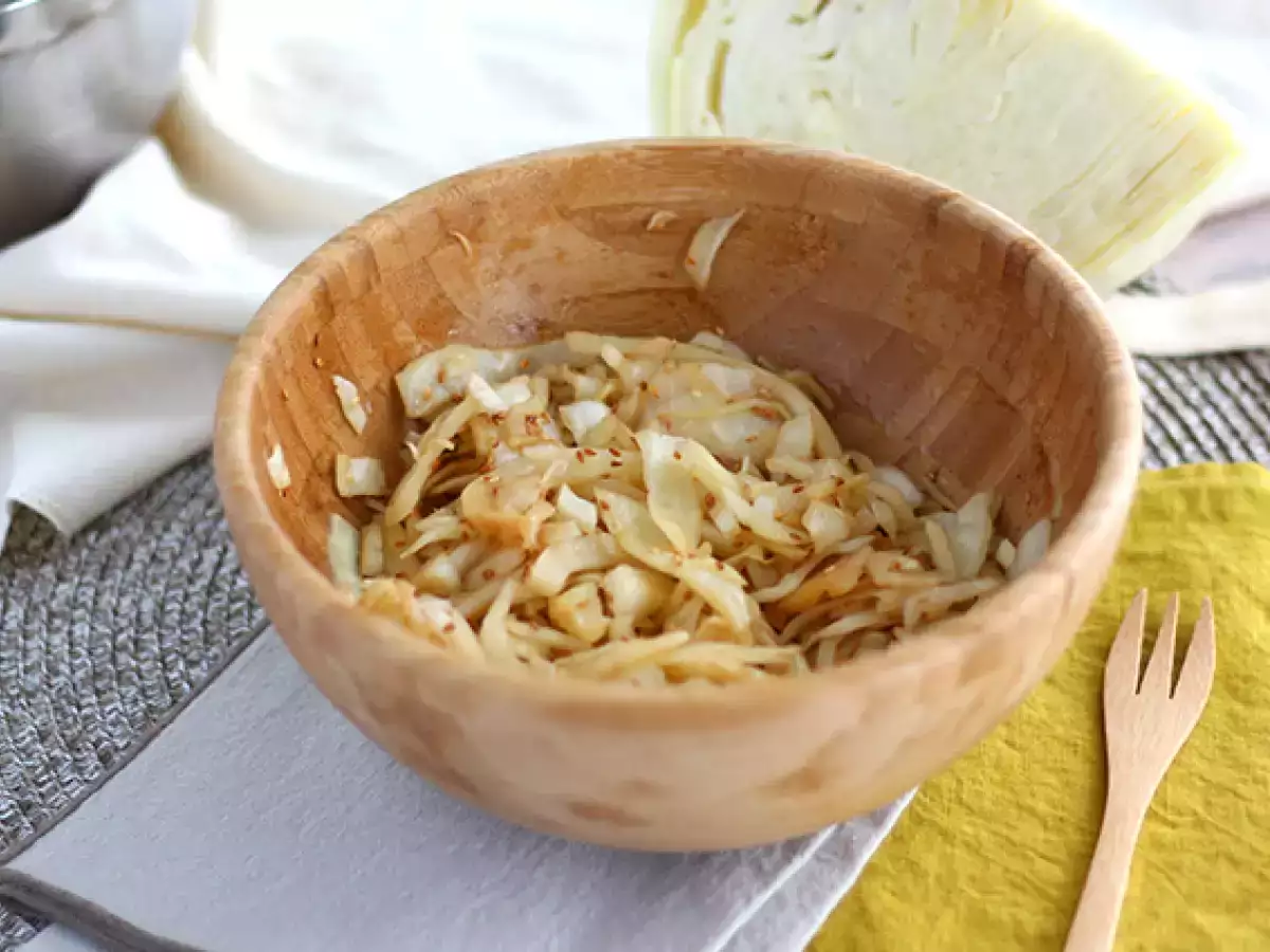 Хрупкава салата от зеле в японски стил - снимка 2