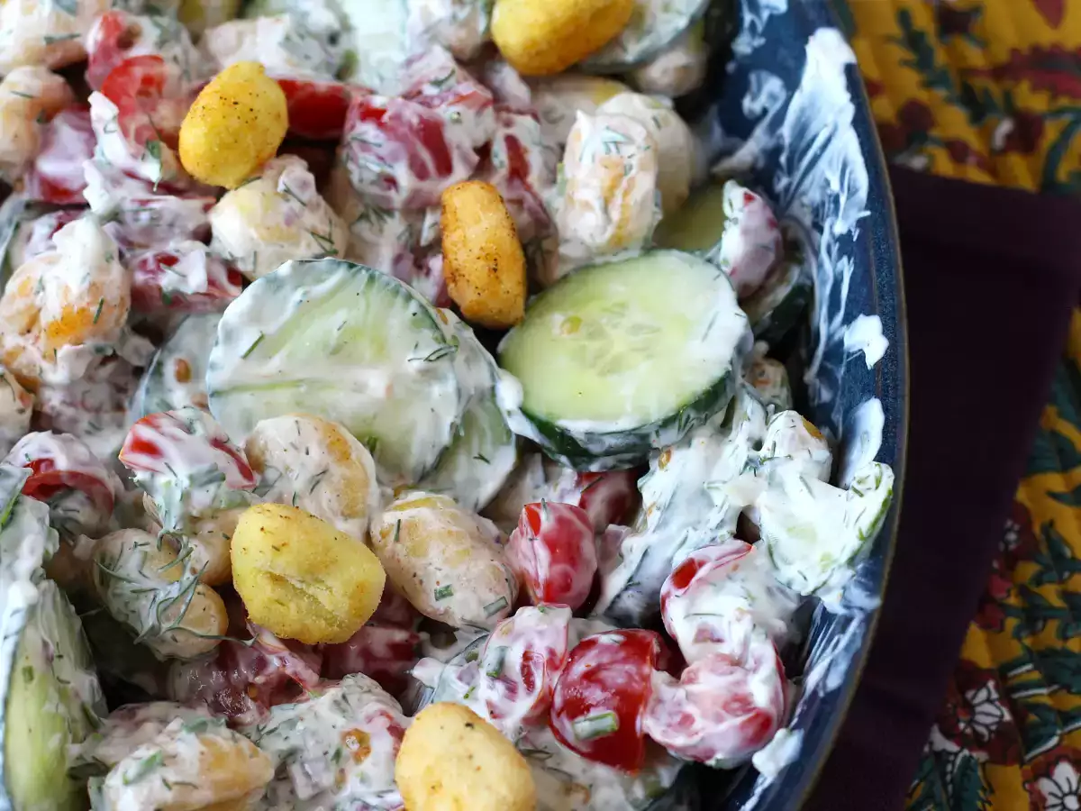 Хрупкава салата с ньоки, изключително модерна, вкусна и балансирана, идеална за лятото! - снимка 2