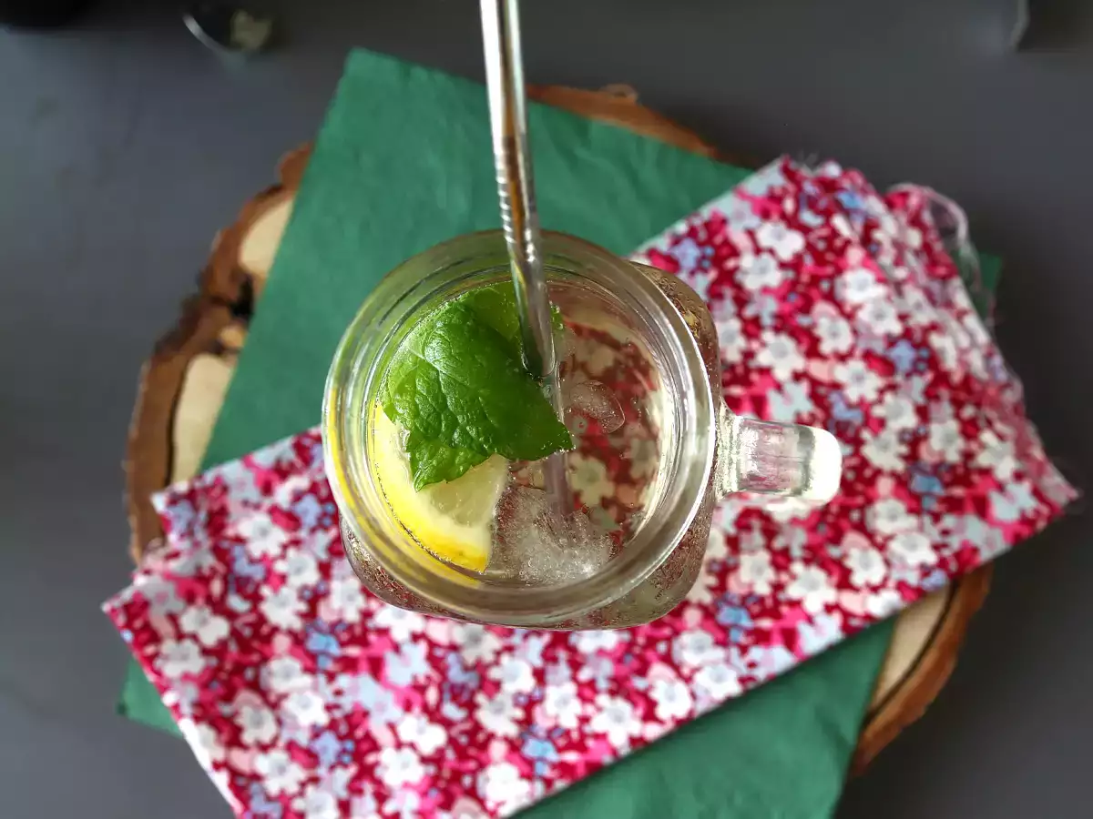 Hugo Spritz със сироп от бъз - свеж и сладък коктейл - снимка 2