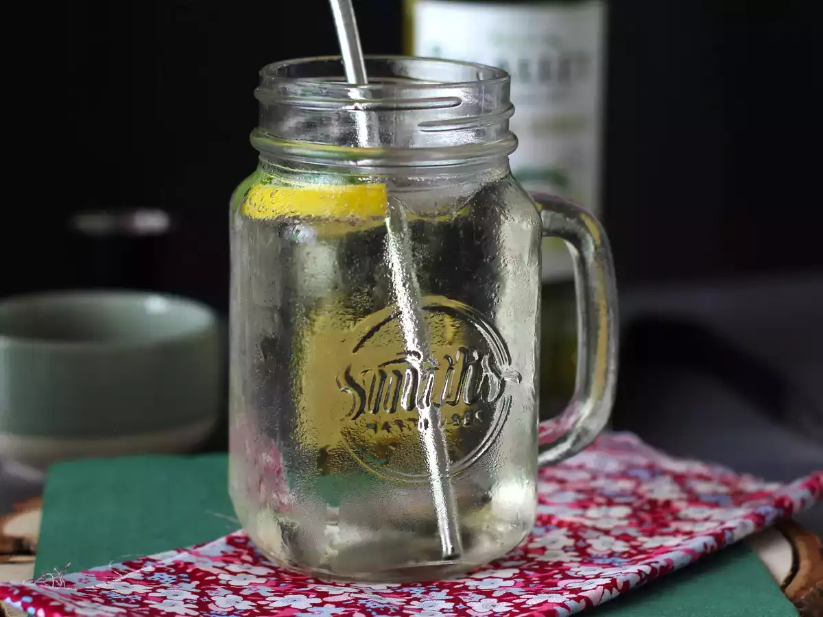 Hugo Spritz със сироп от бъз - свеж и сладък коктейл - снимка 3