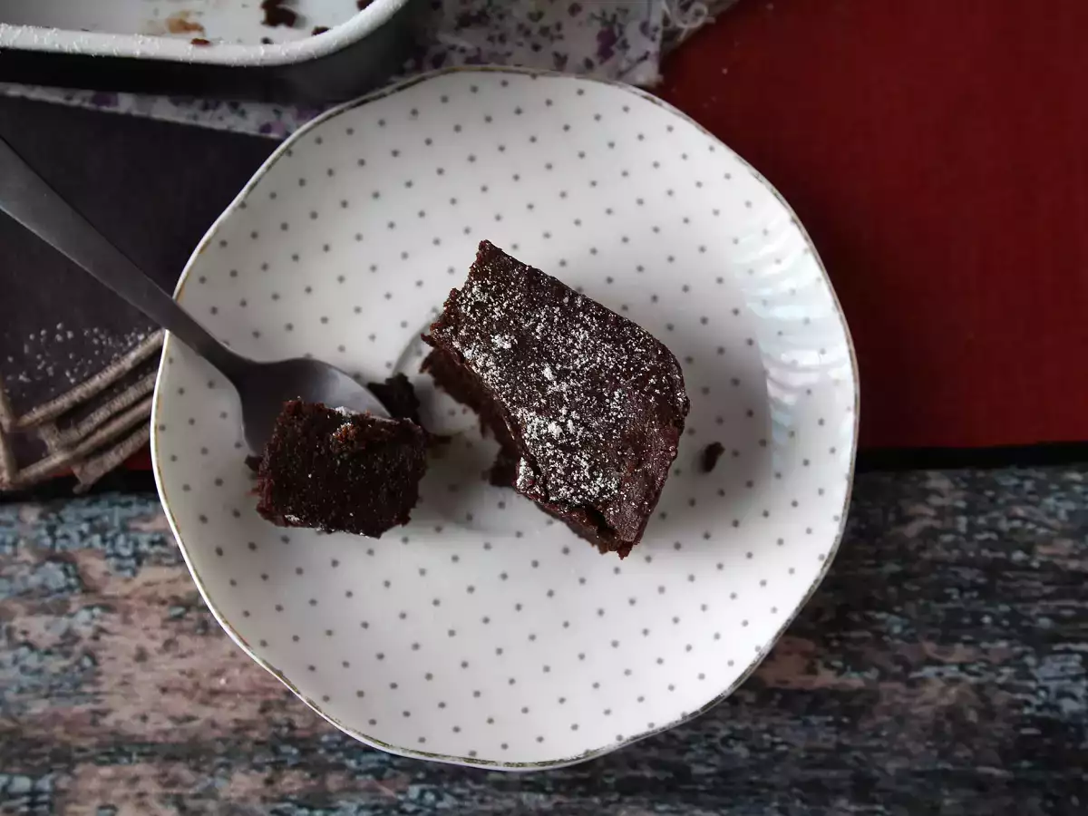 Изключително сладка торта с шоколад и крем от кестени само с 4 съставки - снимка 3