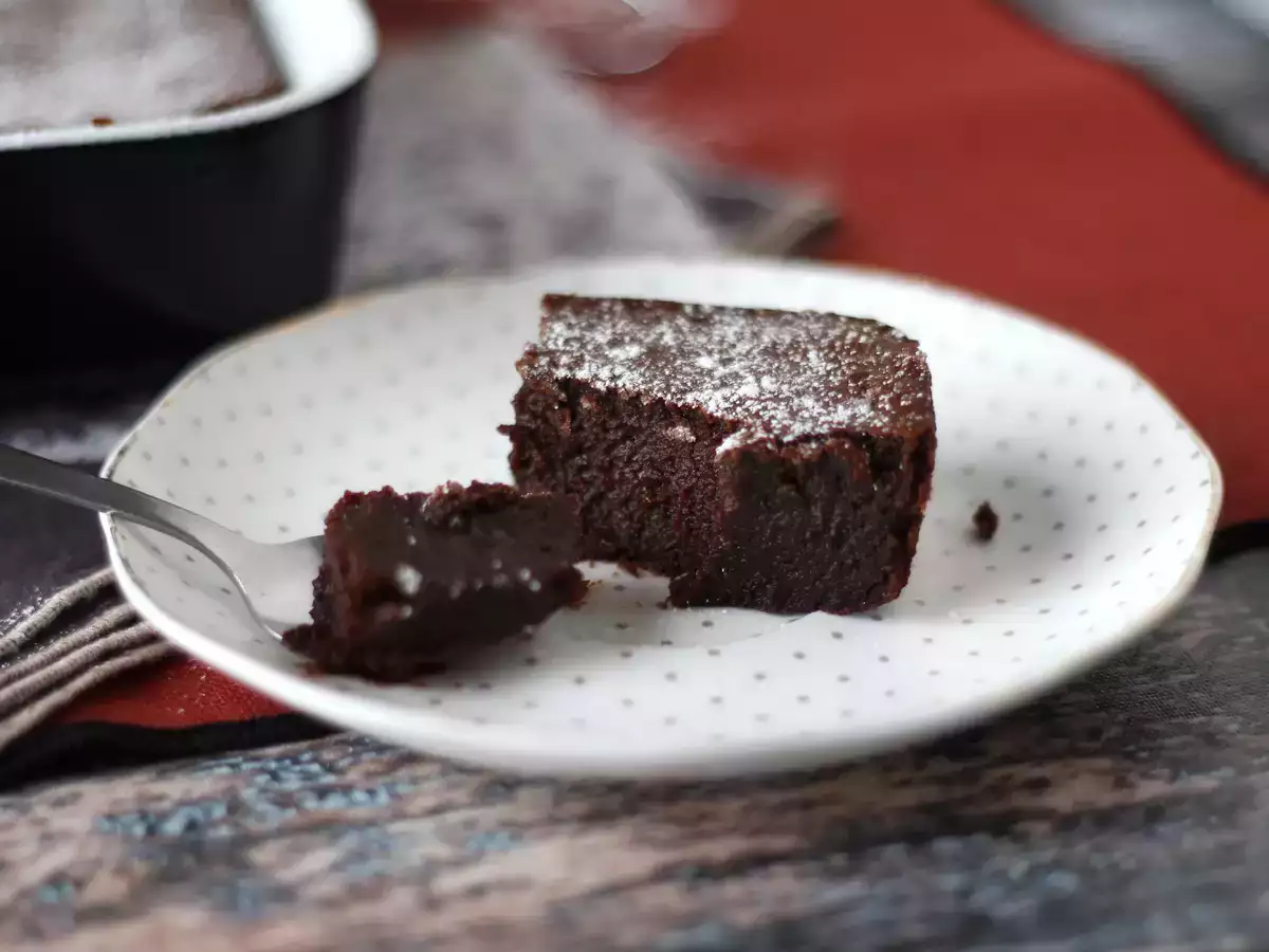 Изключително сладка торта с шоколад и крем от кестени само с 4 съставки - снимка 5