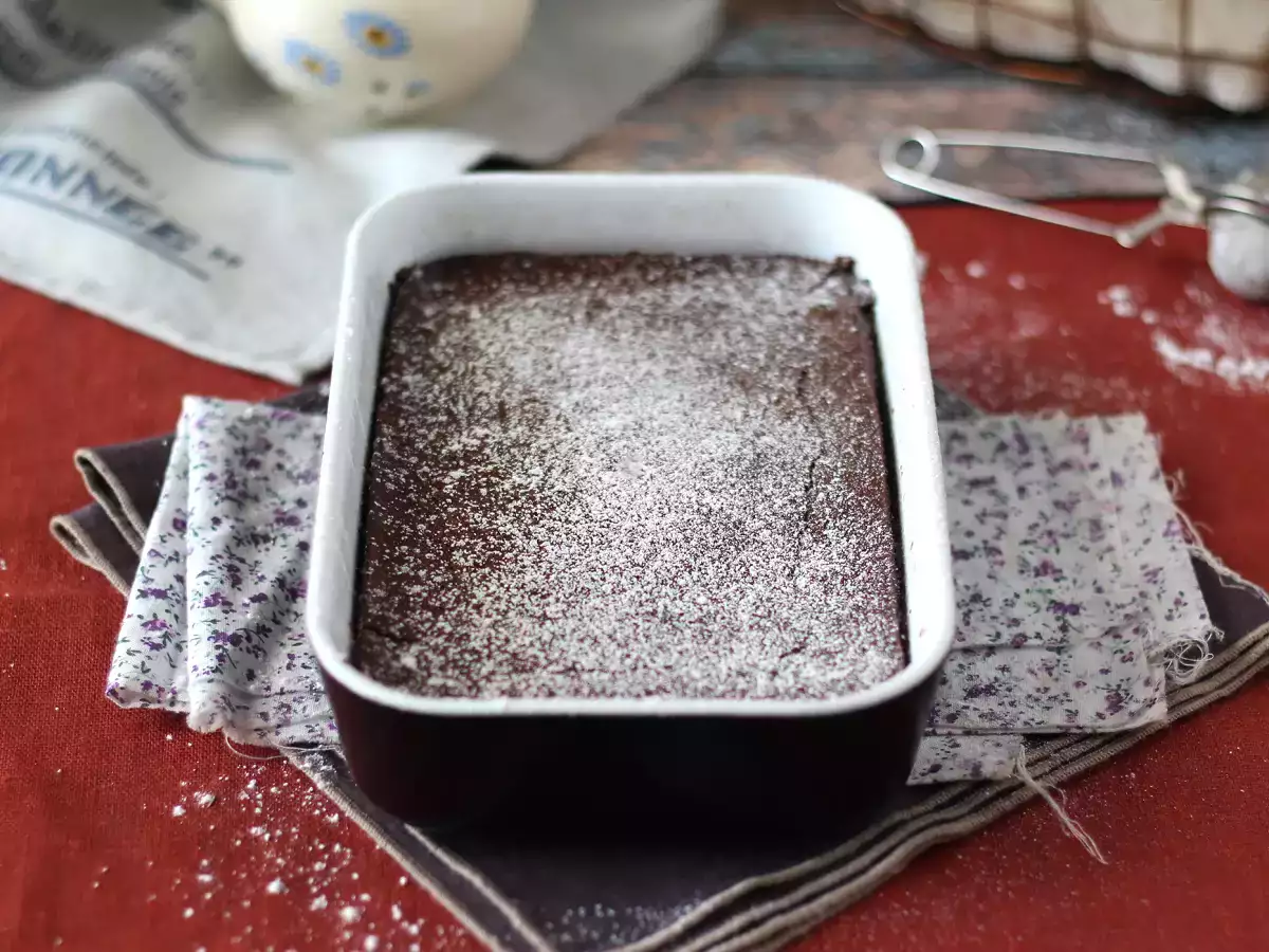 Изключително сладка торта с шоколад и крем от кестени само с 4 съставки - снимка 6