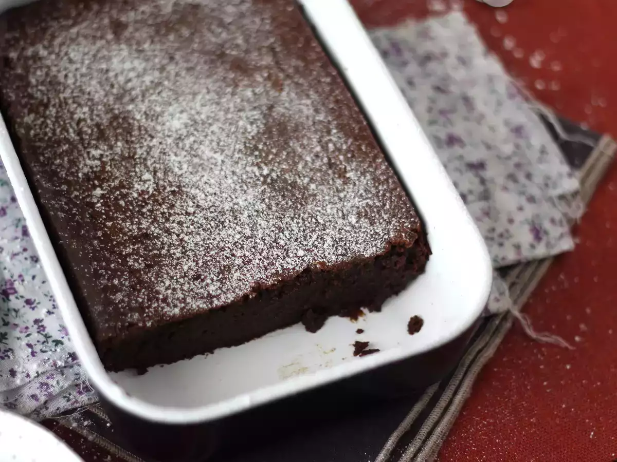 Изключително сладка торта с шоколад и крем от кестени само с 4 съставки - снимка 8