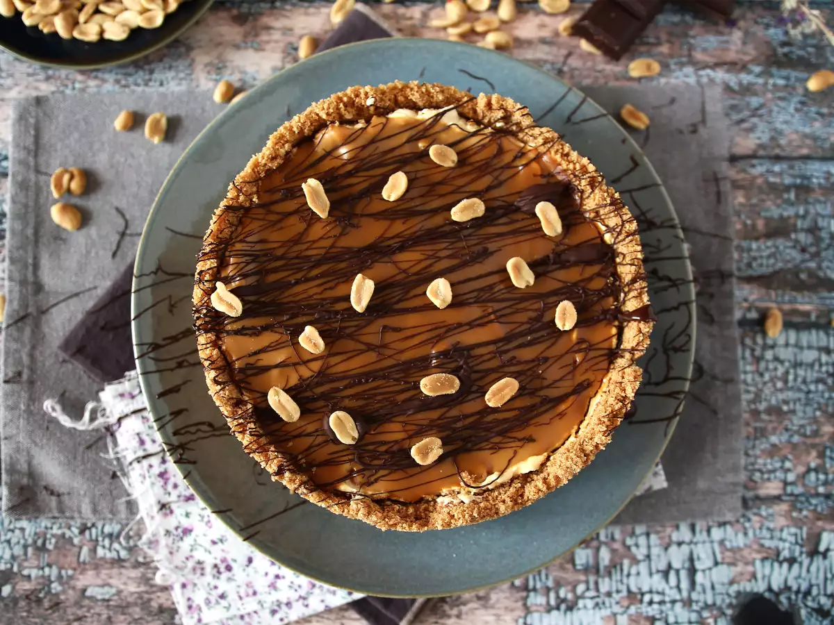 Изключително вкусен чийзкейк в стил Snickers - снимка 4