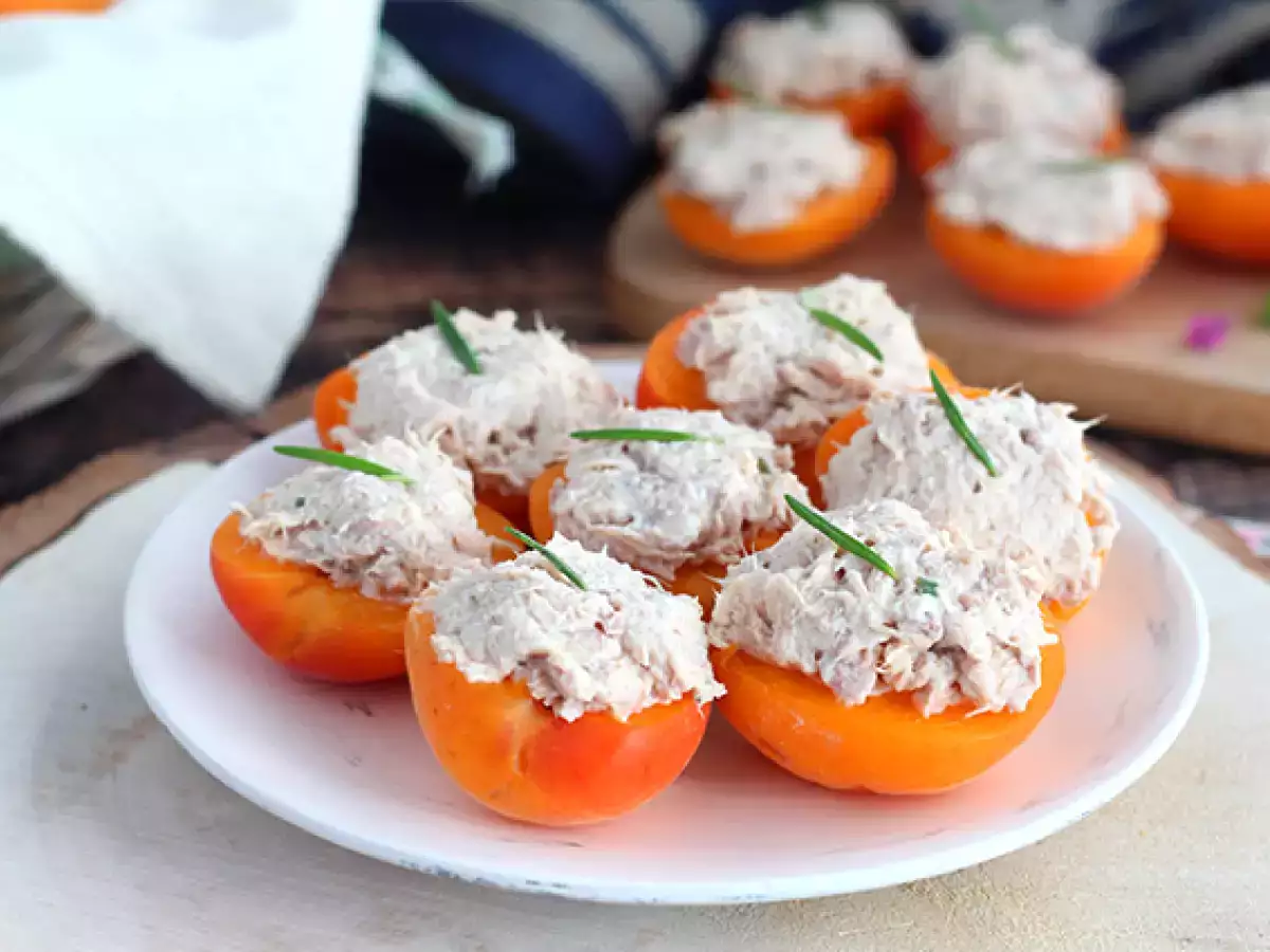 Кайсии, пълнени с риба тон и розмарин - снимка 2