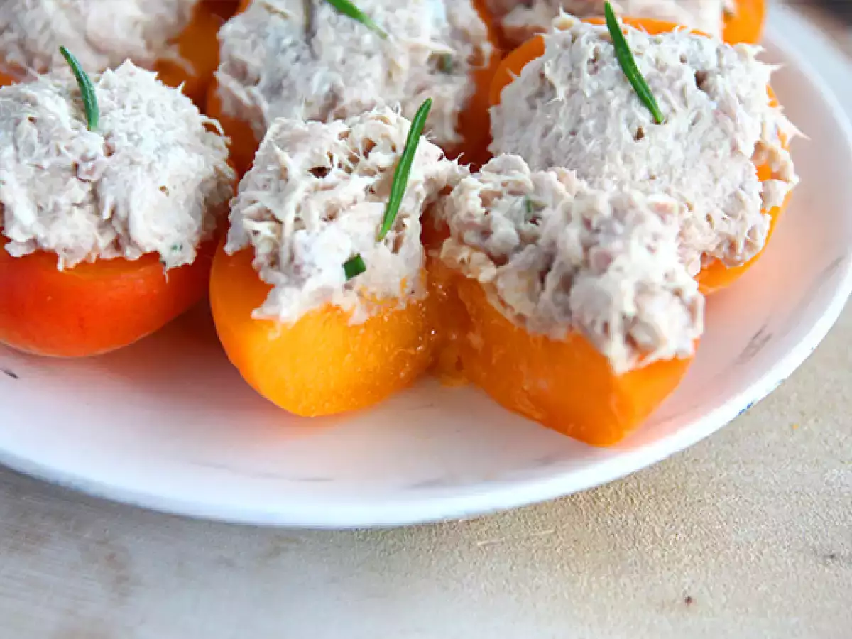 Кайсии, пълнени с риба тон и розмарин - снимка 3