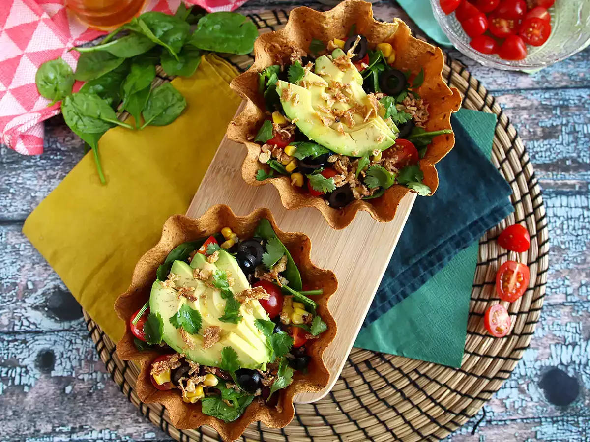 Как да приготвите тортила купички? Лесната салата без миене! - снимка 2