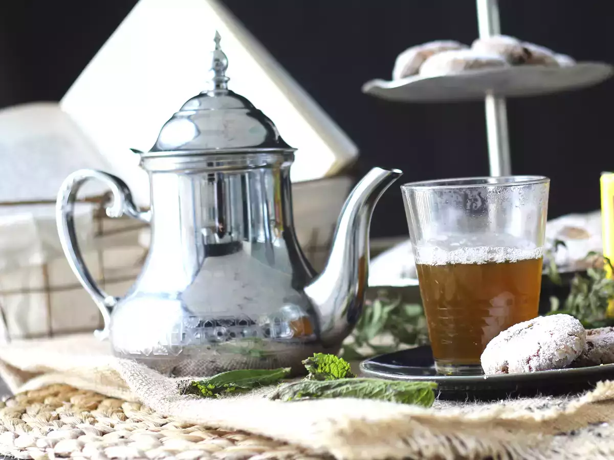 Как се приготвя автентичен марокански чай от мента - снимка 2