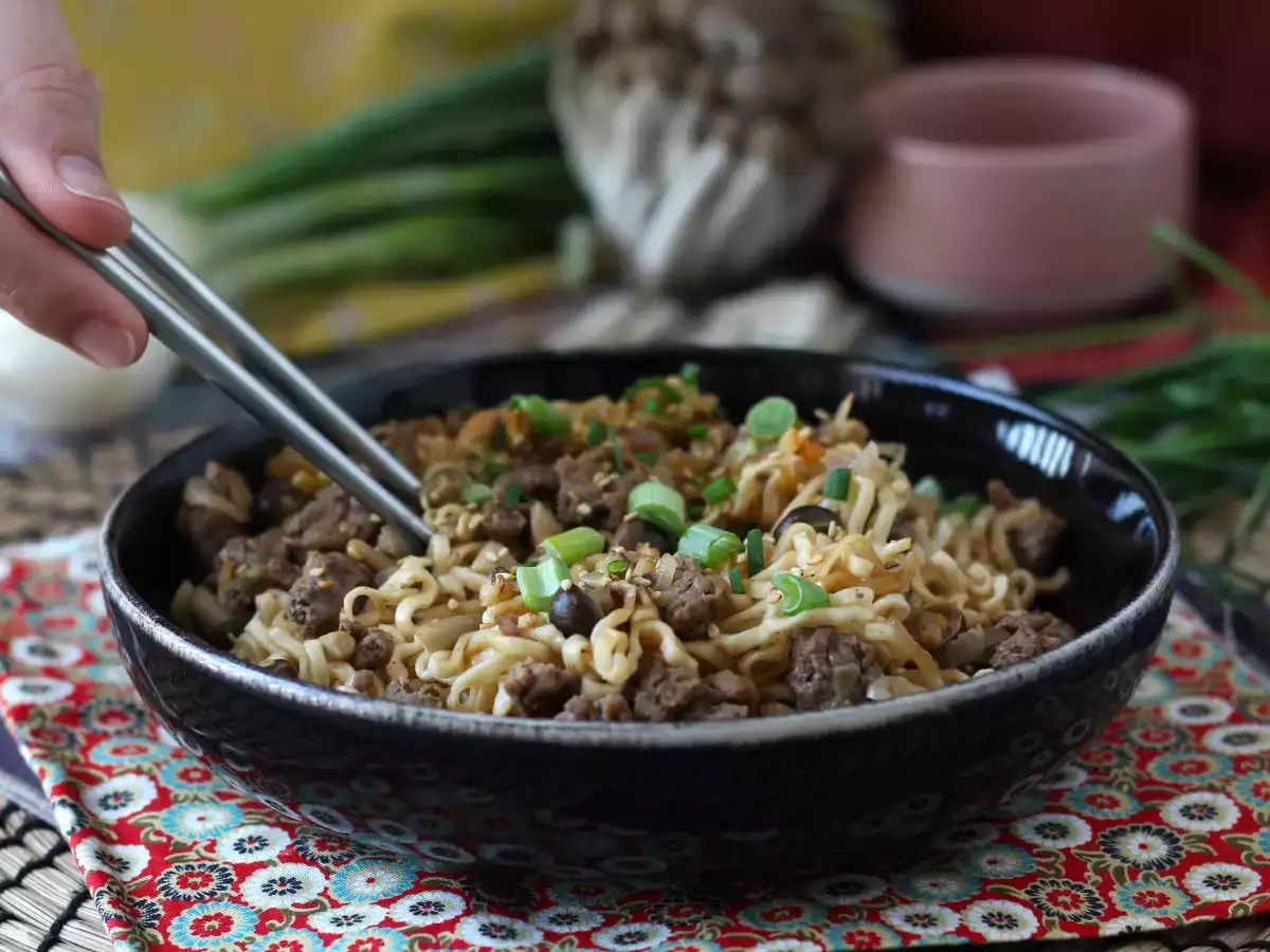 Как се приготвя разтворима юфка? Бърза рецепта с говеждо месо и гъби! - снимка 5