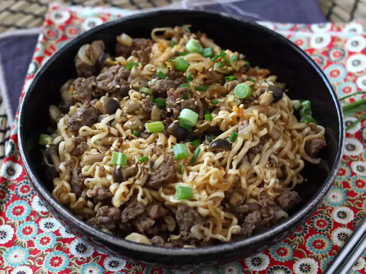 Как се приготвя разтворима юфка? Бърза рецепта с говеждо месо и гъби! - снимка 6