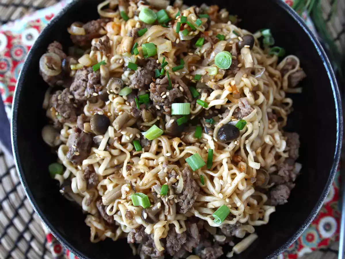 Как се приготвя разтворима юфка? Бърза рецепта с говеждо месо и гъби! - снимка 7