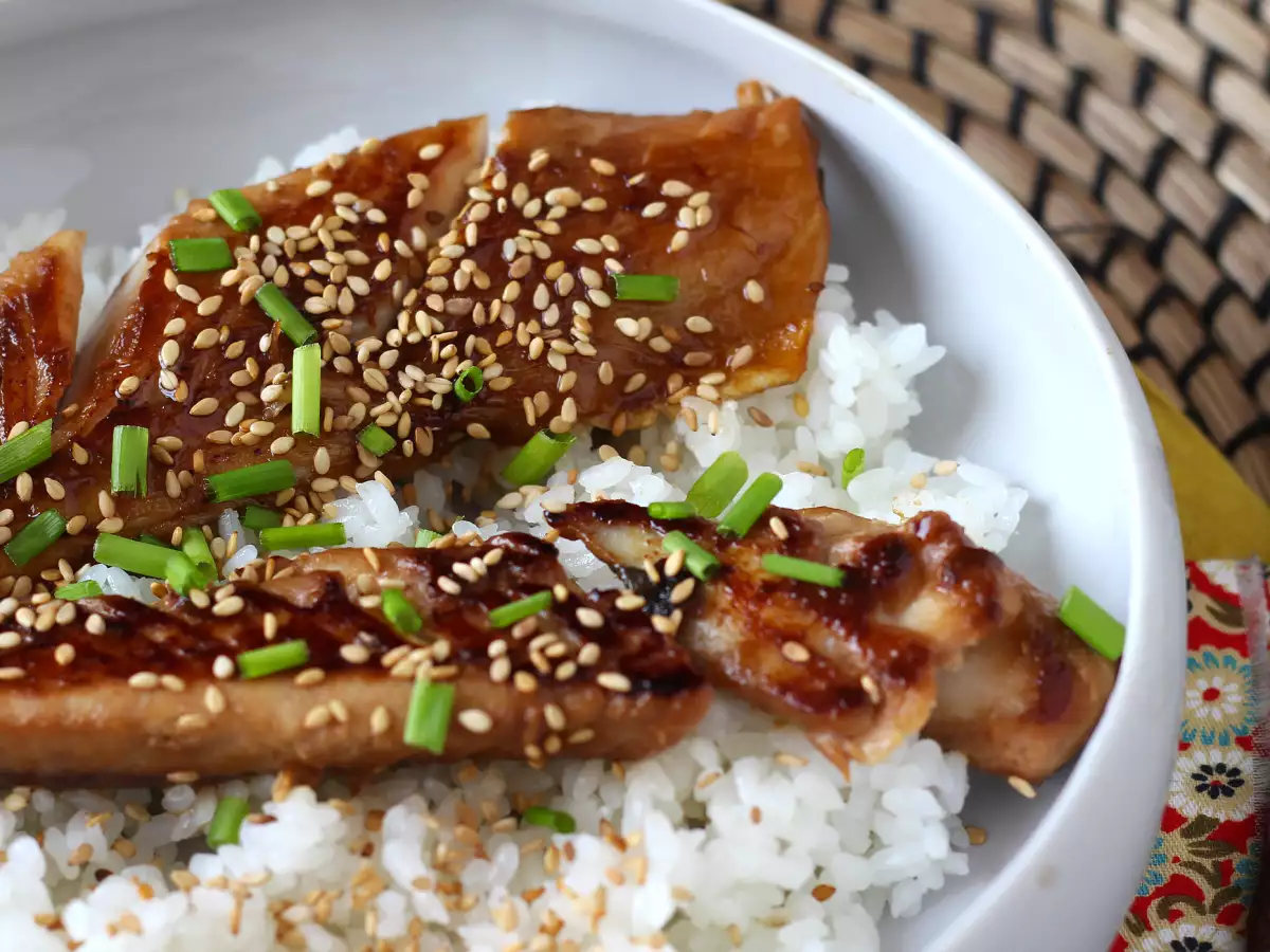 Как се приготвя скумрия? Опитайте тази рецепта с глазура от соев сос и мед! - снимка 5