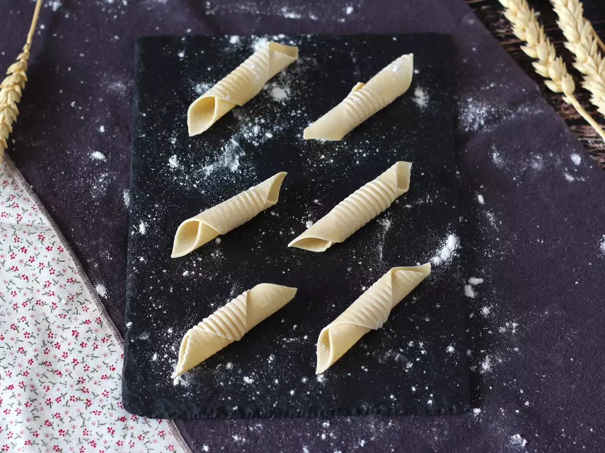 Как се приготвят яйчени гарганели - снимка 3