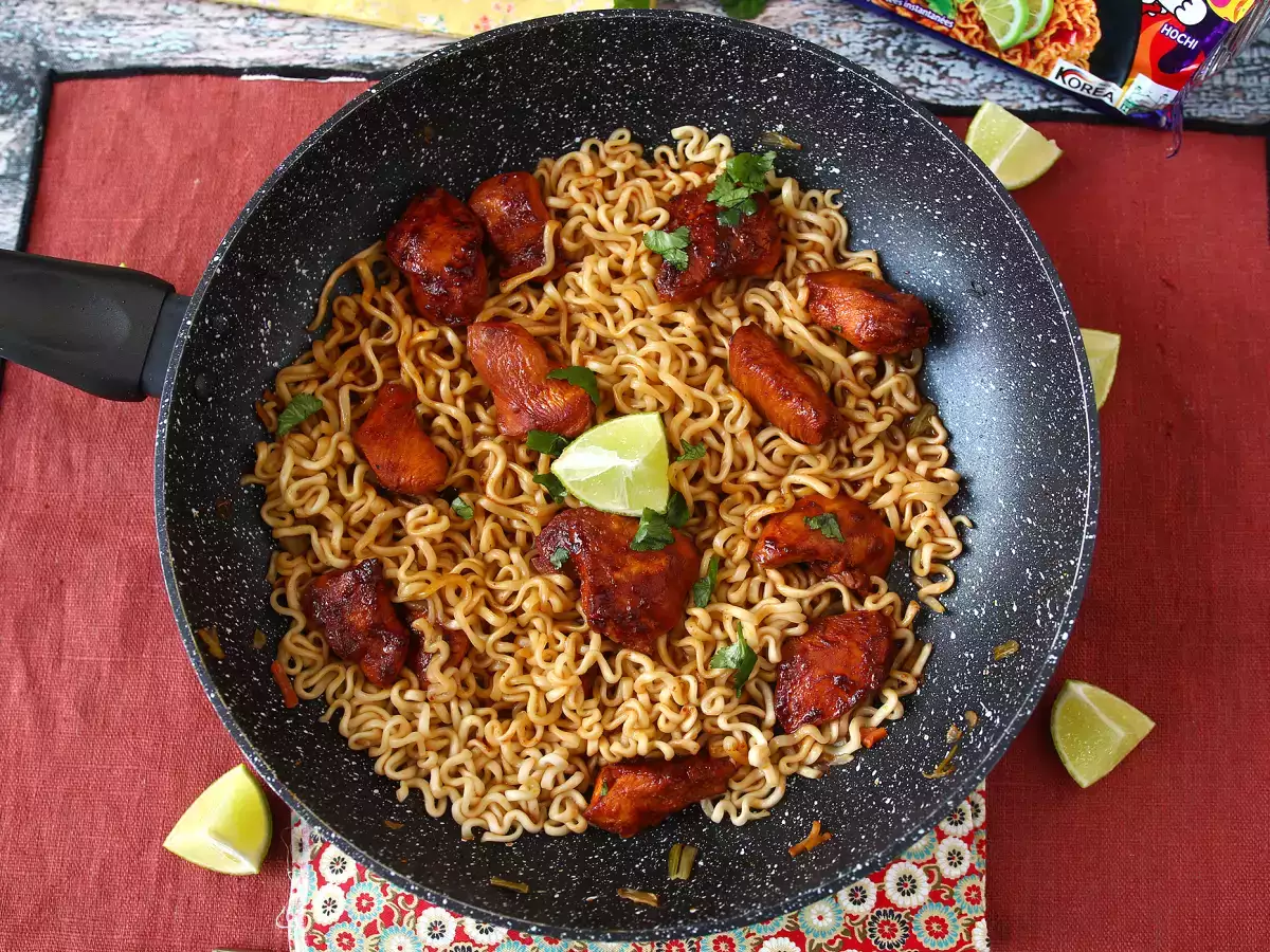 Как се приготвят нудълите Buldak Habanero Lime с мариновано пилешко - снимка 3