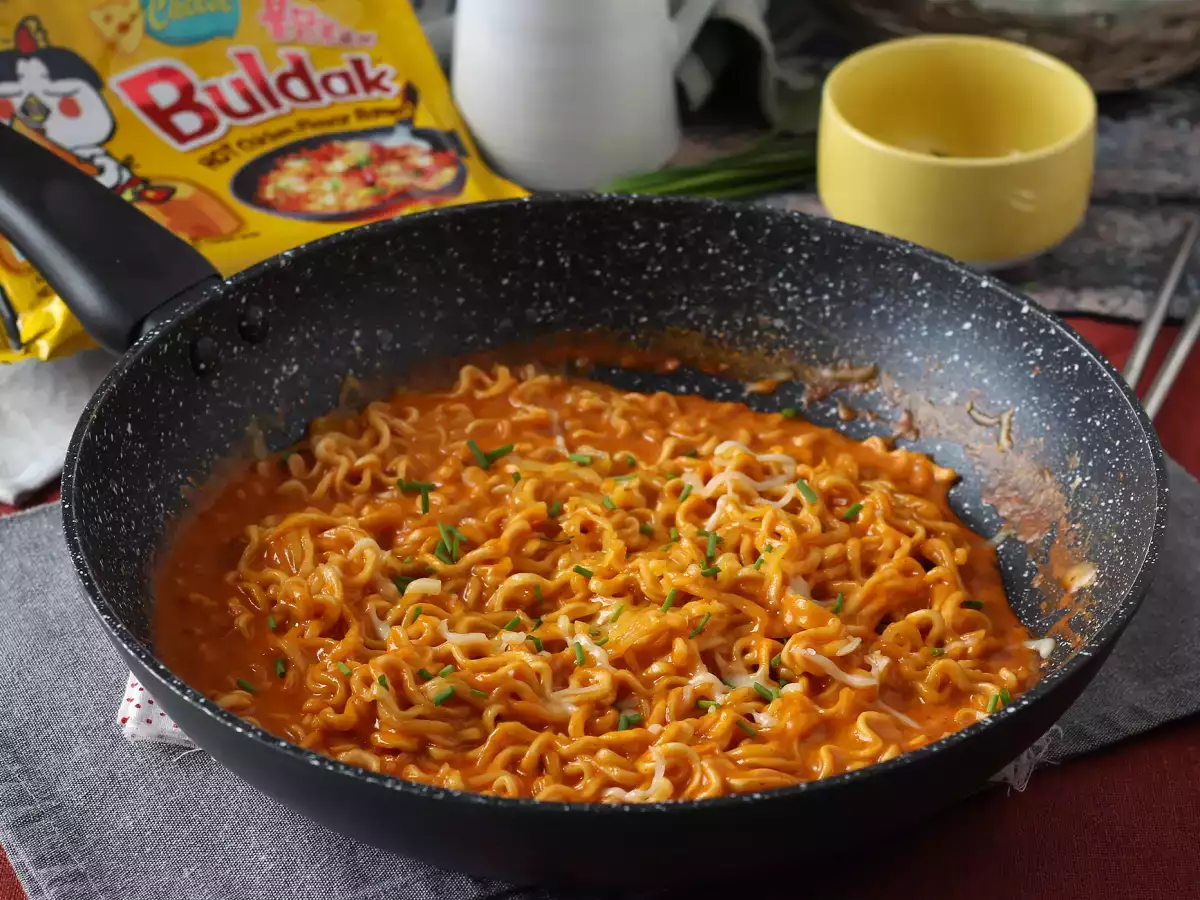 Как се приготвят юфка Buldak с вкус на сирене? Лесна и бърза рецепта! - снимка 5