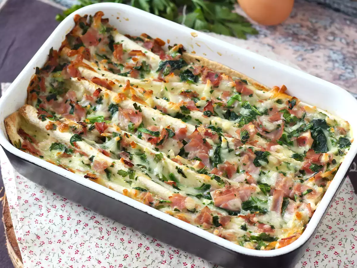 Какво да правим с тортилите Шунката, спанакът и моцарелата в гратена форма за торта с брънки - снимка 3