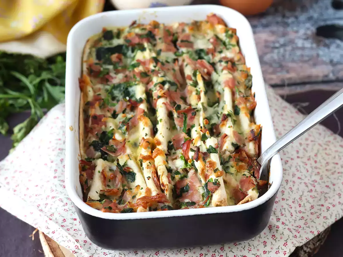 Какво да правим с тортилите Шунката, спанакът и моцарелата в гратена форма за торта с брънки - снимка 8