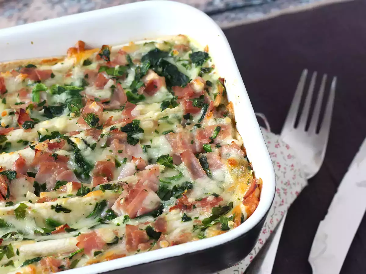 Какво да правим с тортилите Шунката, спанакът и моцарелата в гратена форма за торта с брънки - снимка 9