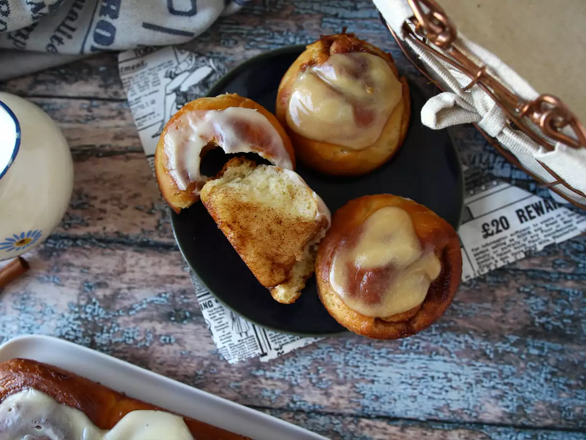 Канелени рулца (cinnamon rolls) – бриош с канела и ванилова глазура - снимка 5