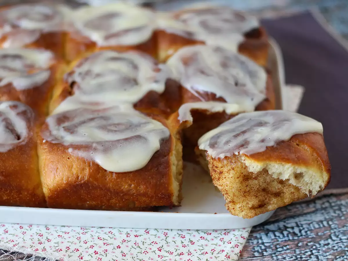 Канелени рулца (cinnamon rolls) – бриош с канела и ванилова глазура - снимка 8