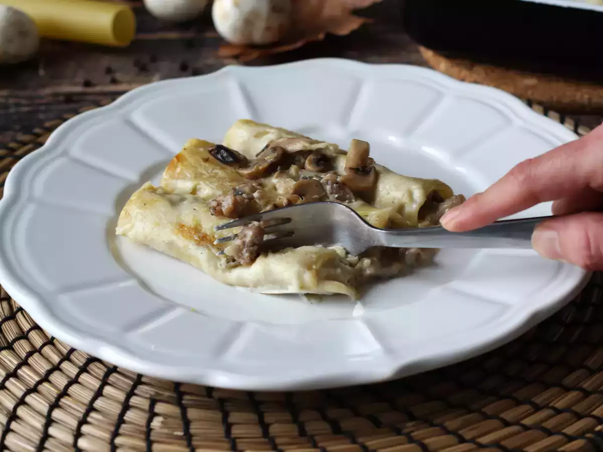 Канелони с гъби и наденица: богато и вкусно основно ястие - снимка 6