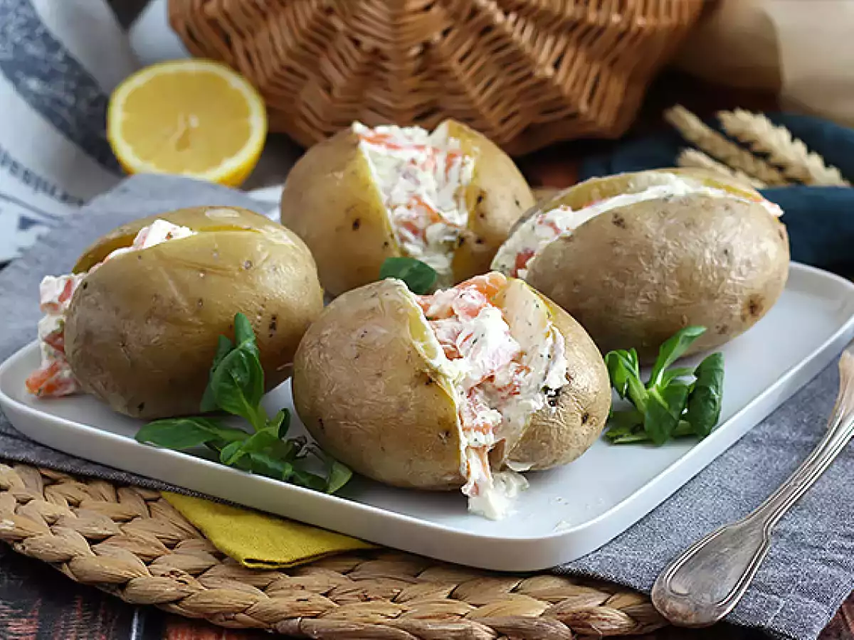 Картофи, пълнени с пушена сьомга и фураж фрайс - снимка 4