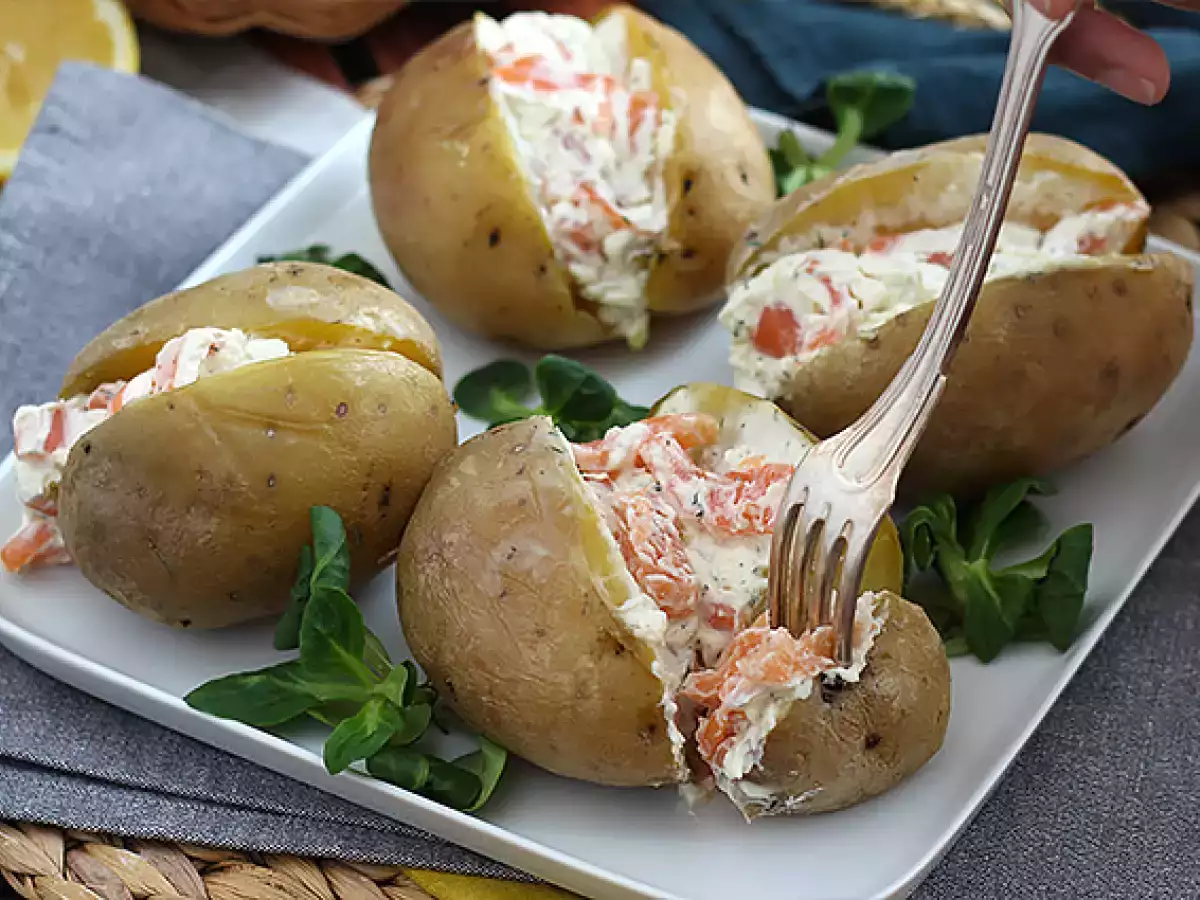 Картофи, пълнени с пушена сьомга и фураж фрайс - снимка 5