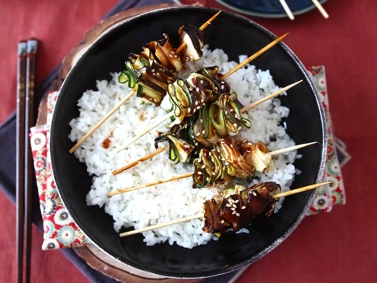 Кебап от тиквички с вкусен, пикантен азиатски сос - снимка 2