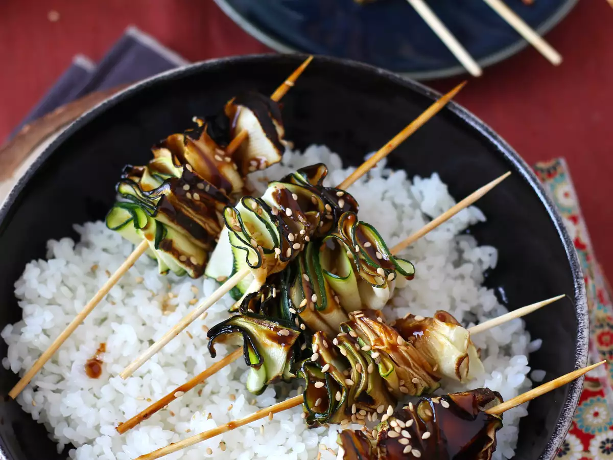 Кебап от тиквички с вкусен, пикантен азиатски сос - снимка 7