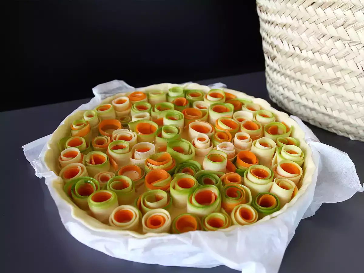 Киш с розички от тиквички и моркови - снимка 3