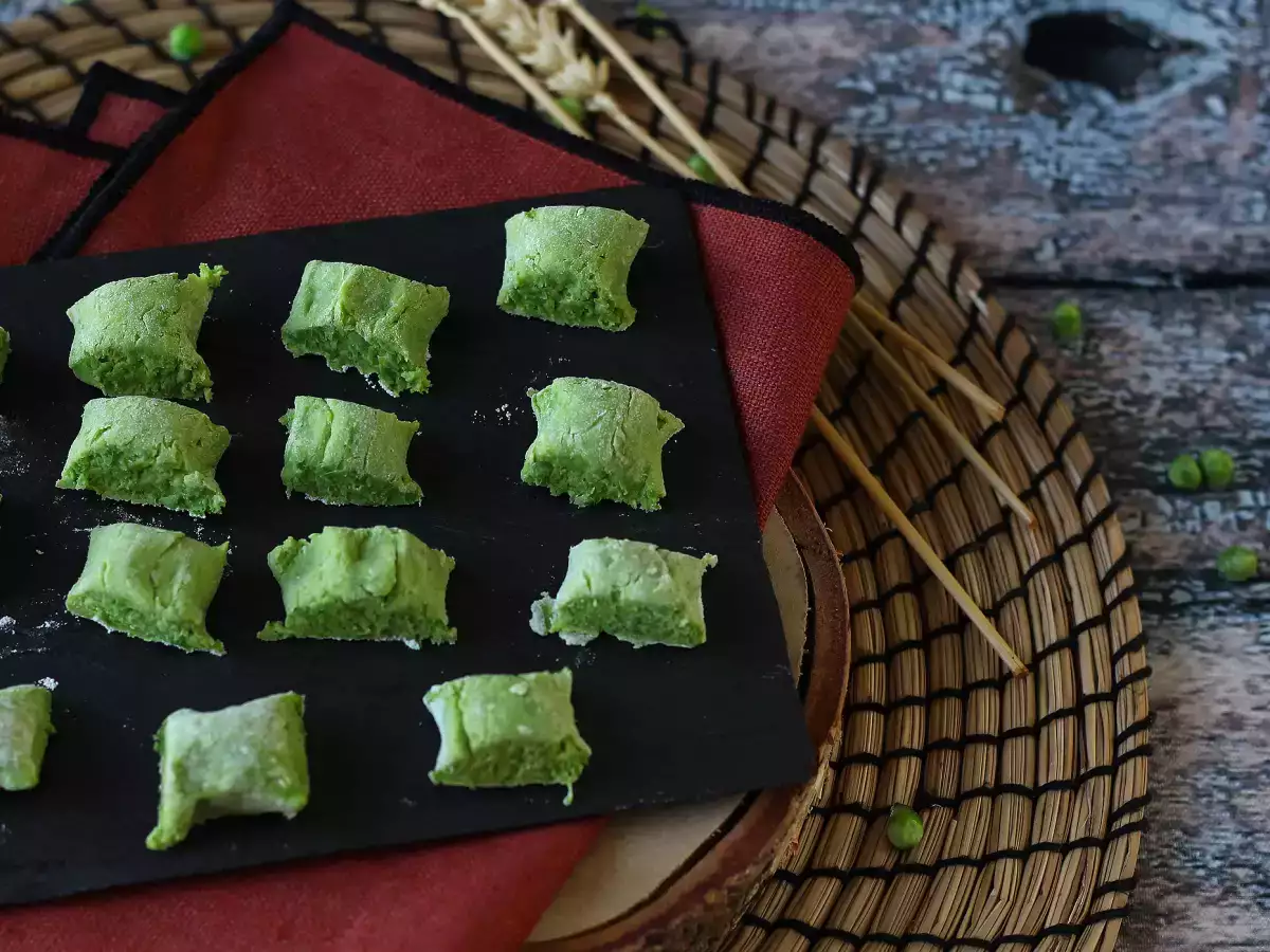 Кнедли от грах без яйца: готови за нула време! - снимка 2