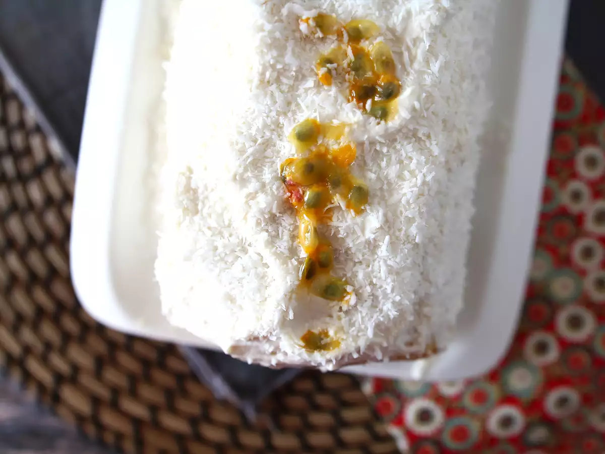 Кокосово руло с маракуя, идеално за юлски дънер - снимка 2